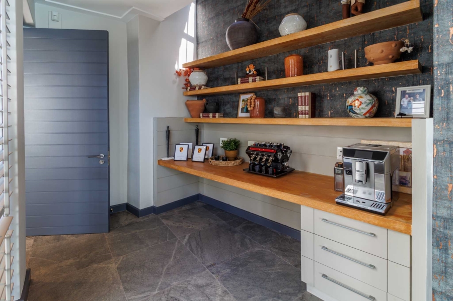 4 Bedroom Property for Sale in Green Point Western Cape